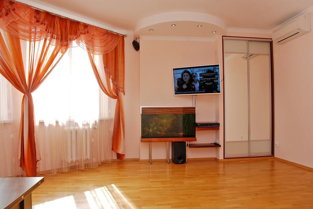 Kiev Pozniaky Apartment Bilik gambar